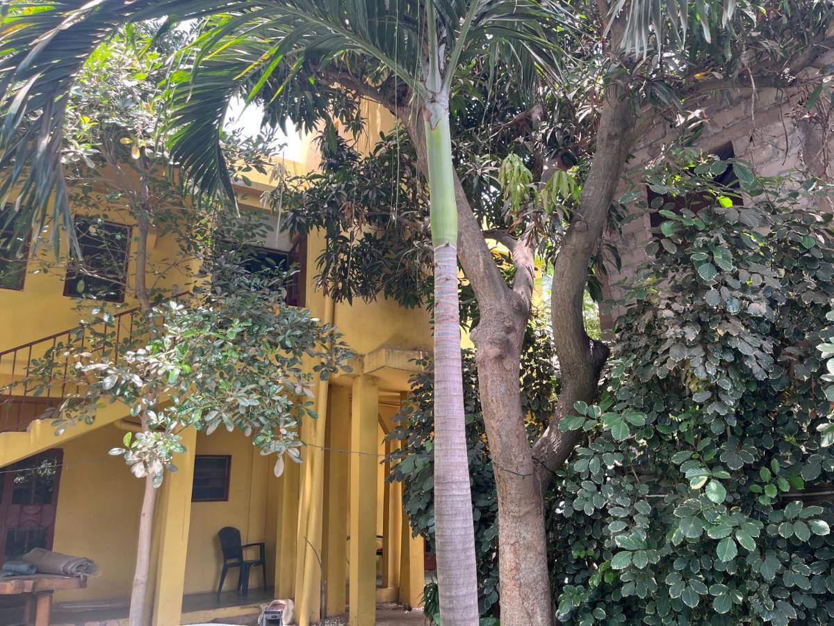 Boli Boli Guesthouse Serrekunda Exterior photo